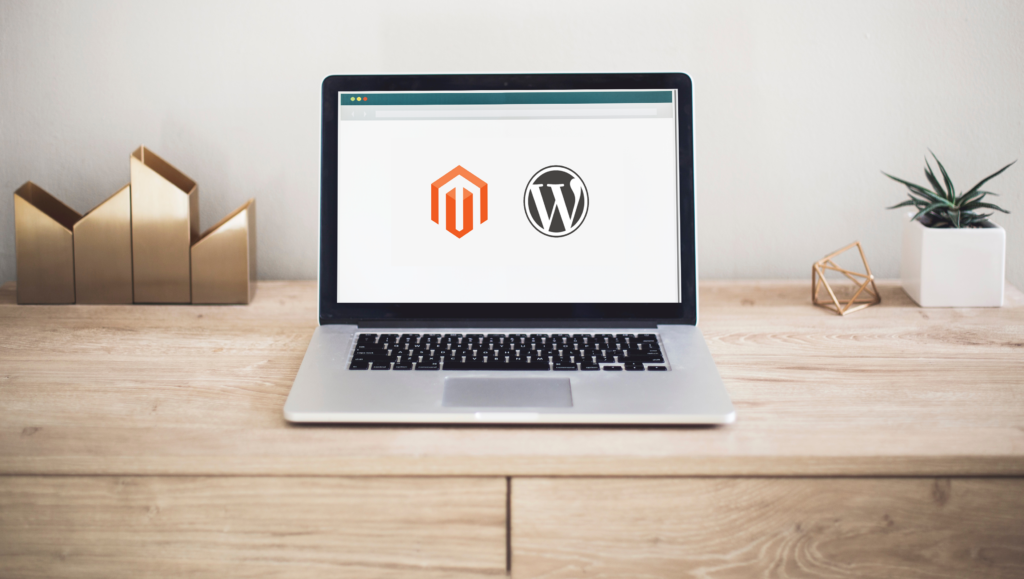 Laptop scherm met logo's van Magento en WordPress