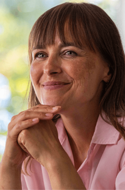 vrouw die glimlacht